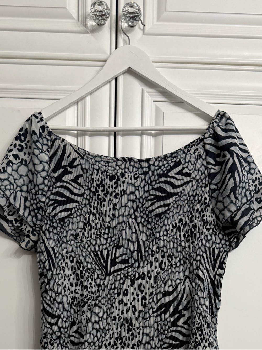 Mandee  XL Navy/White Animal-Print Short Sleeve  Peplum Blouse Ties at Neckline - Picture 6 of 9